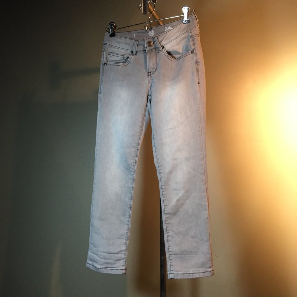 SO Authentic American Heritage Gray Capri Jeans 1 Short